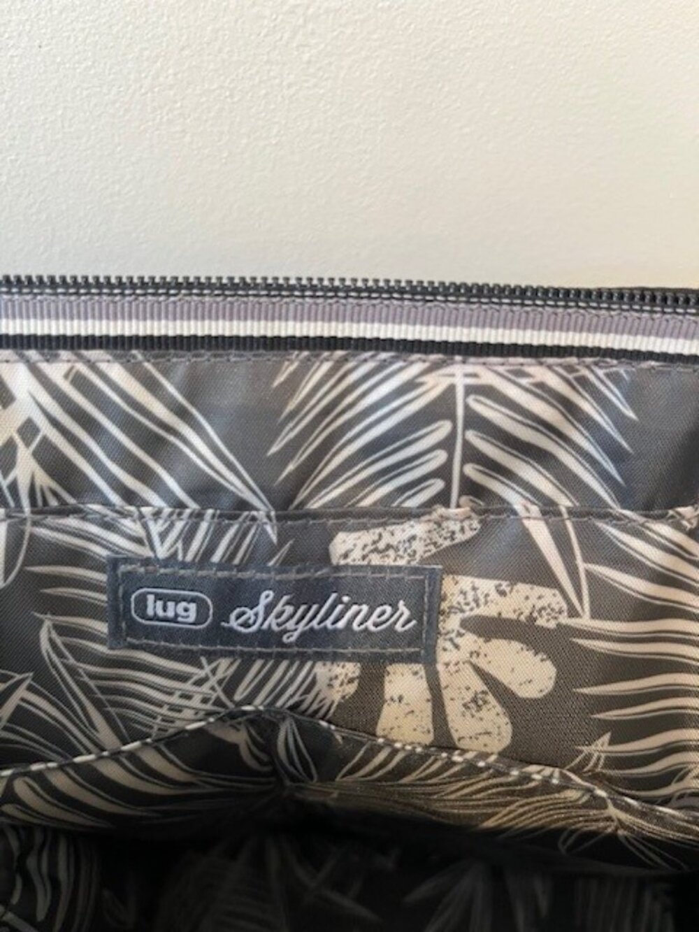 Lug Medium Skyliner Tote - Picture 11 of 14